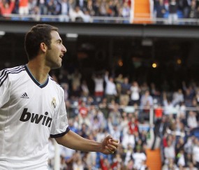 开云体育官网-挪威风暴冲垮贝蒂斯防线，阿劳霍一锤定音诠释关键先生