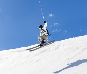 开云世界杯2026-冰封天山，利刃出鞘，利拉德接管年度焦点战，太阳用防守锁死新疆