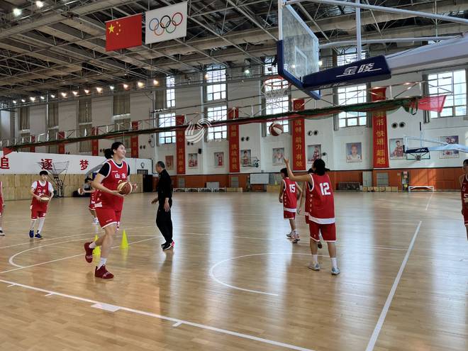 篮球俱乐部引进国际教练组,打造新气象 篮球俱乐部引进国际教练组,打造新气象